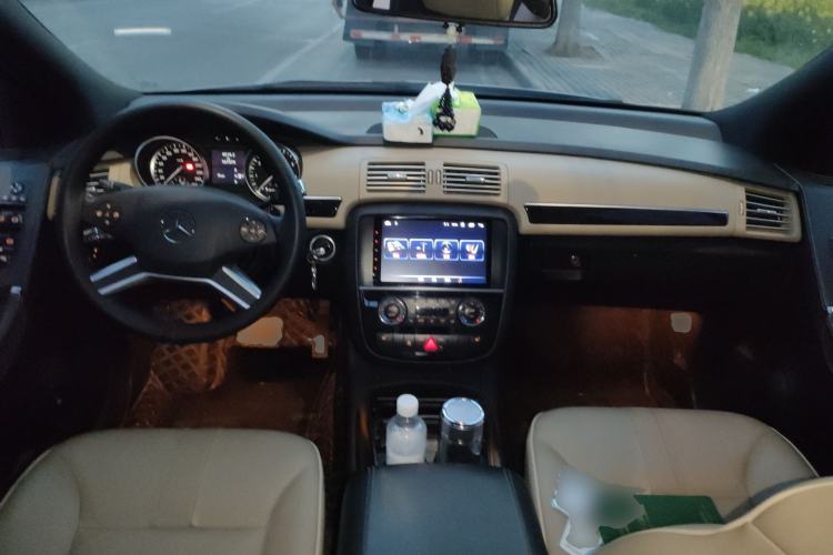 Used Mercedes-Benz R-Class 2014 R 400 4MATIC Business Model Center Console