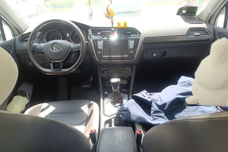 Used Volkswagen Tiguan L 2017 330TSI Automatic Two-Wheel Drive Luxury Edition Center Console