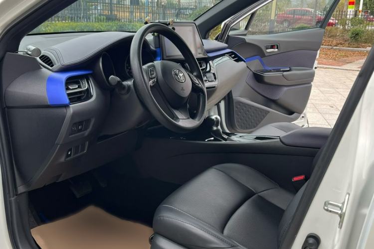 Used Toyota C-HR 2018 2.0L Leading Edition China V-standard Interior 3
