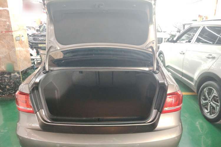 Used Volkswagen Magotan 2015 Facelift 1.8TSI Luxury Model
