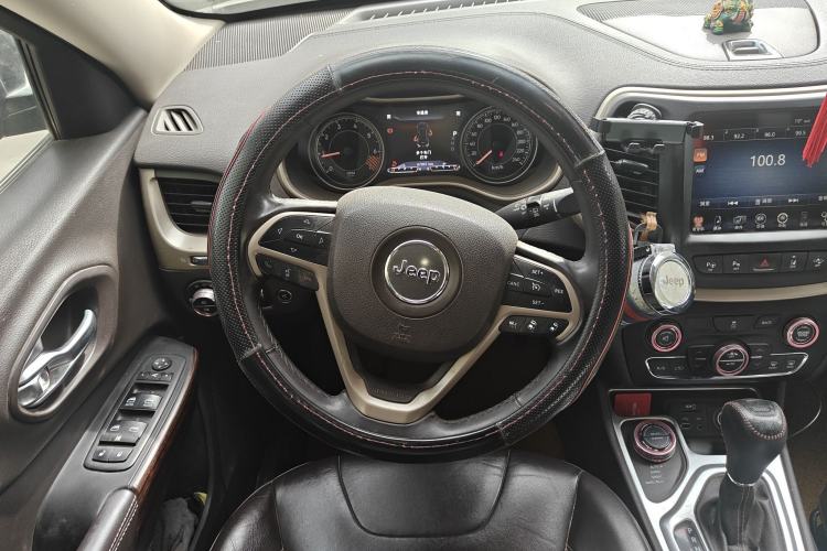 Used Jeep Cherokee 2014 2.4L Luxury Edition