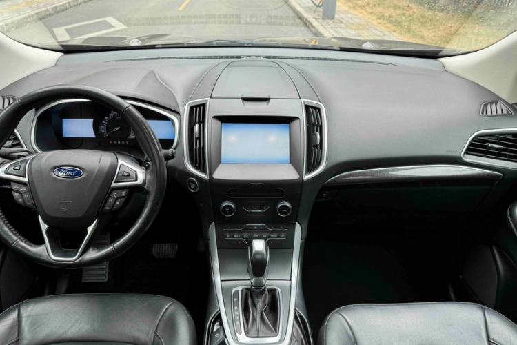 Used Ford Edge 2015 2.0T GTDi Two-Wheel-Drive High-Line Version