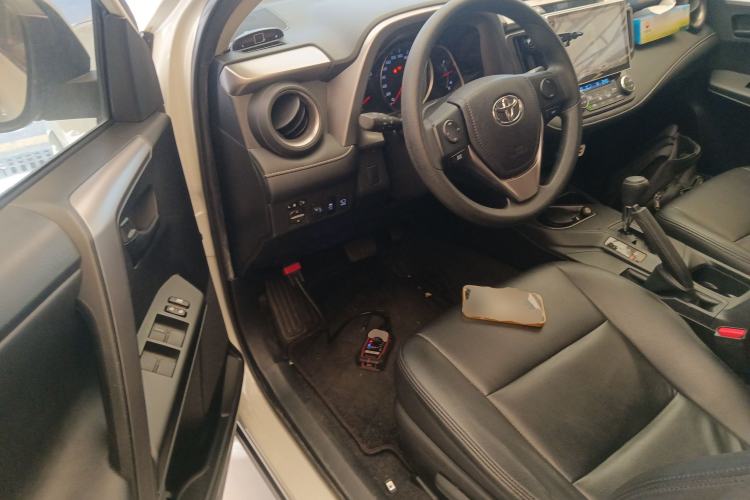 Used Toyota RAV4 2016 2.0L CVT Two-Wheel Drive Fashion Edition China V Standard