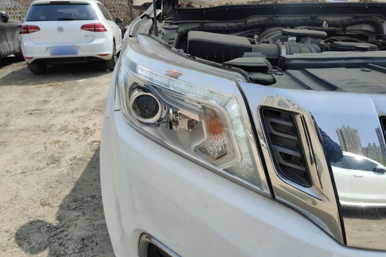 Used Nissan Navara 2017 2.5L Automatic 4x4 Luxury Edition QR25