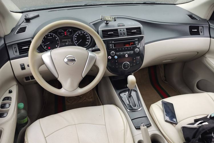 Used Nissan Tiida 2011 1.6L CVT Smart Version Center Console