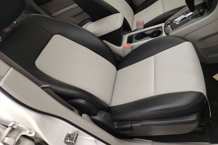 Used Chevrolet Captiva 2015 2.4L Two-Wheel Drive Urban Version 5 Seats