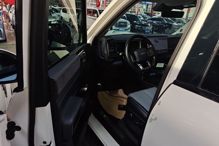 Used Formula Leopard 5 2023 Explore Edition