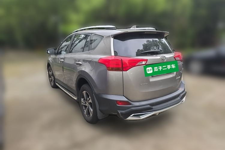 Used Toyota RAV4 2015 2.0L CVT Two-Wheel Drive Fashion Edition Rear Left 45 Deg