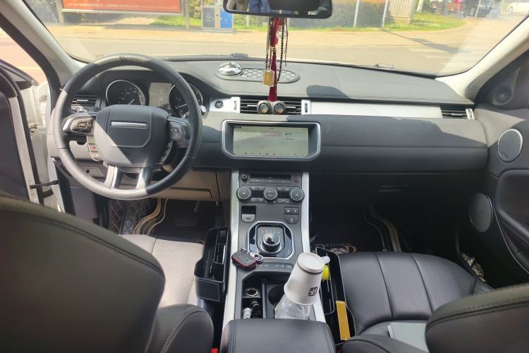 Used Land Rover Range Evoque 2018 240 PS SE Smart Brilliance Edition Center Console
