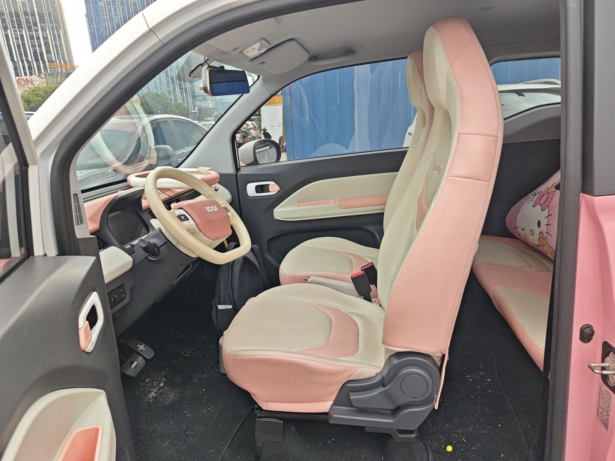 Переднее сиденье в автомобиле