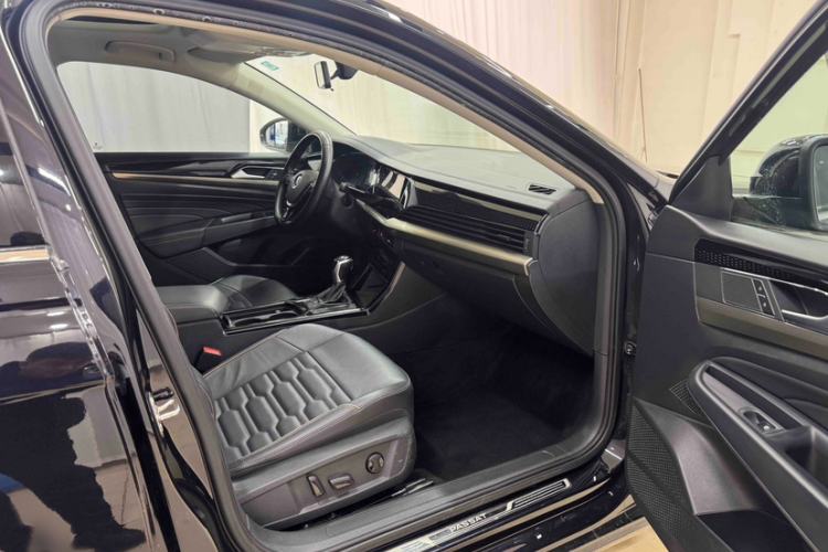 Used Volkswagen Passat 2021 280TSI Elite Edition Right Front Seat