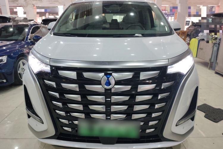 Used Denza D9 2022 DM-i 1040 Prestige Model
