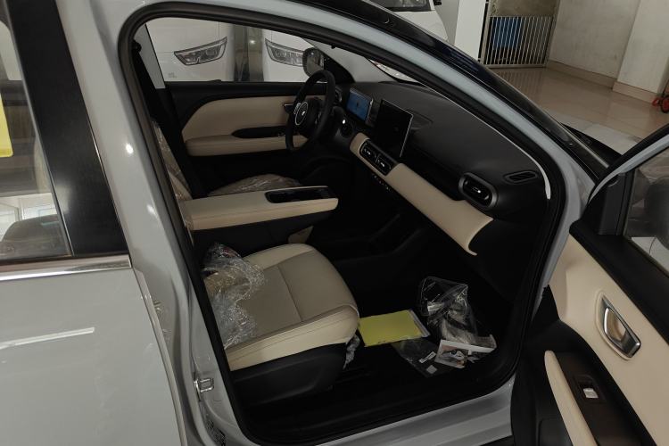 Used Wuling Bingo PLUS 2024 330 km Range Five-Seater Version
