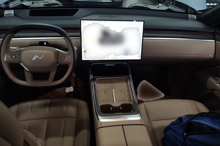 Used ONVO Luxeed L90 2025 Model—Max Six-Seater Version Center Console