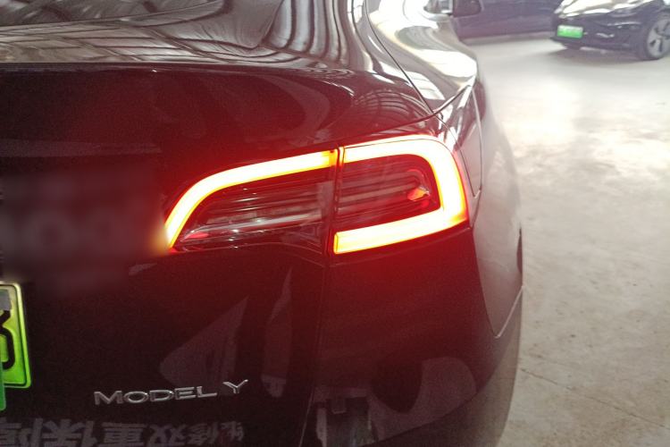 Used Tesla Model Y 2023 Long-Range All-Wheel-Drive Version
