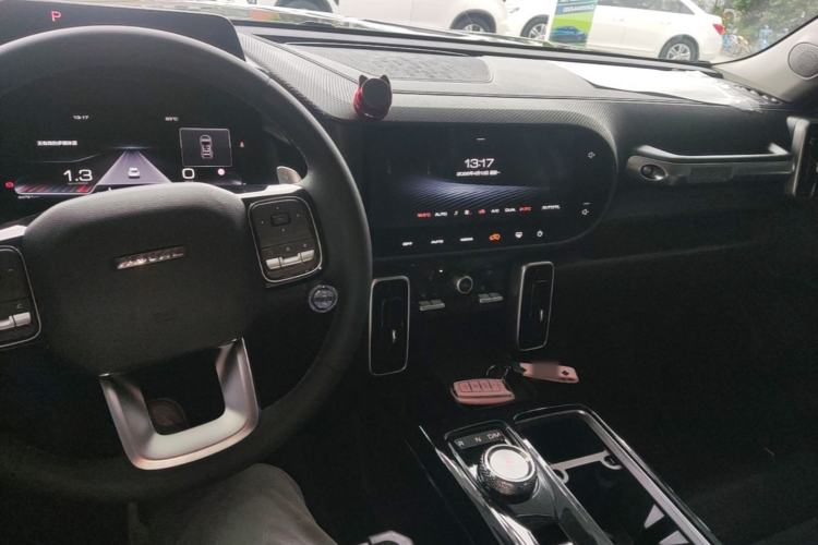 Used Haval DARGO 2022 2.0T DCT Two-Wheel Drive Huazhong Hound Edition Center Console