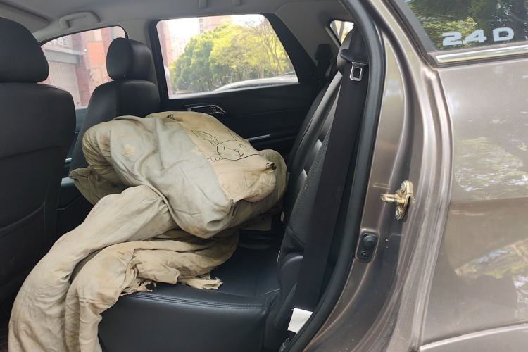 Used JMC Yusheng S350 2013 2.4T Manual Two-Wheel Drive Diesel Luxury Edition 5 Seats Left Rear Seat