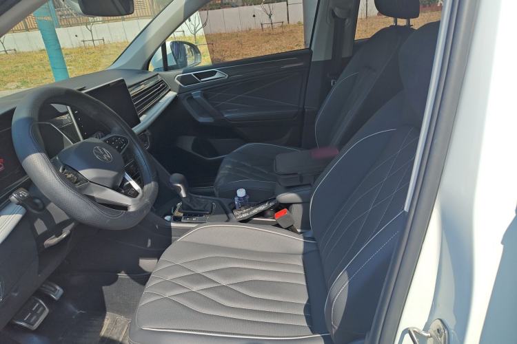 Used Volkswagen Tiguan L 2023 Restyled 330TSI Automatic Two-Wheel Drive R-Line Enhanced Comfort Version Left Front Seat