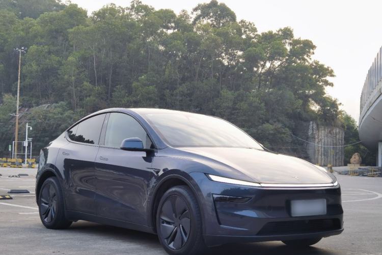 Used Tesla Model Y 2025 Rear-Wheel-Drive Version Exterior 2