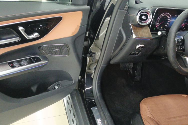 Used Mercedes-Benz GLC 2024 Refreshed GLC 300 L 4MATIC Dynamic Version 5 Seats
