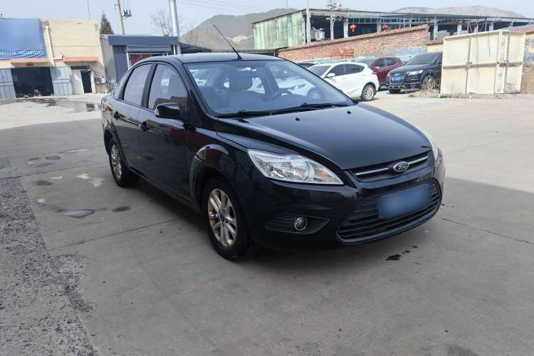 Used Ford Focus 2013 Sedan Classic 1.8L Manual Base Model