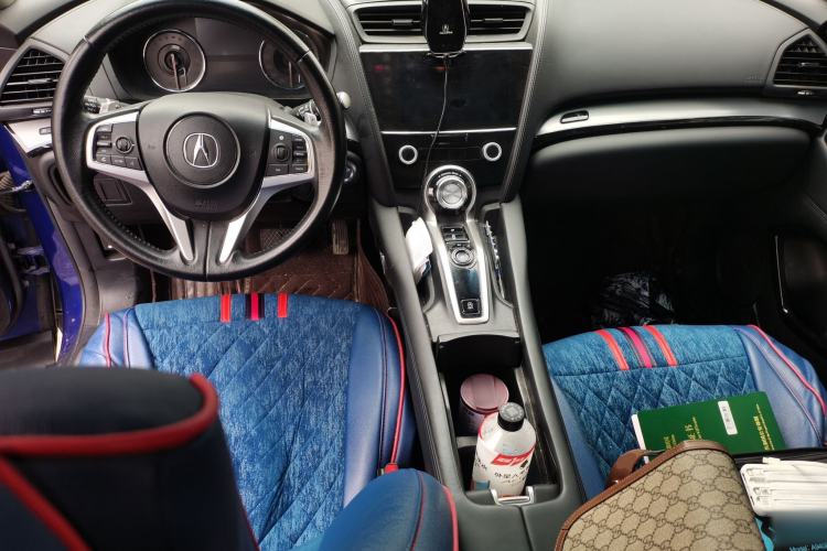 Used Acura CDX 2019 1.5T Two-Wheel Drive Enjoyment Edition Center Console