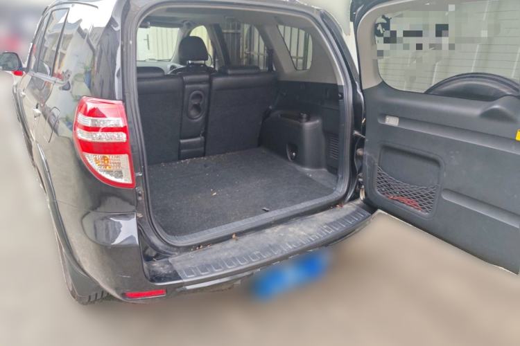 Used Toyota RAV4 2012 Luxurious 2.4L Automatic 4x4 with Stylish Features