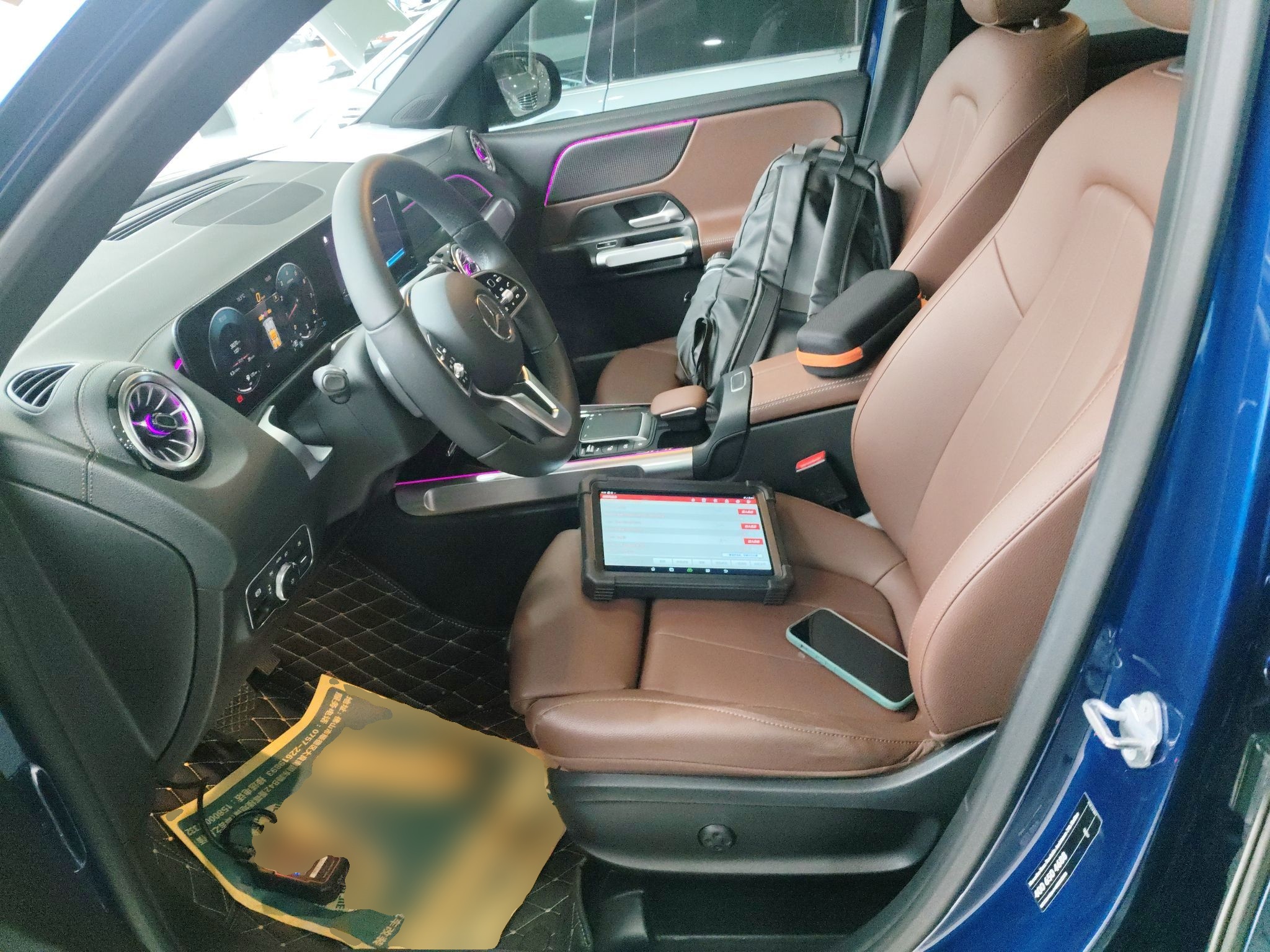 المقاعد الأمامية داخل السيارة