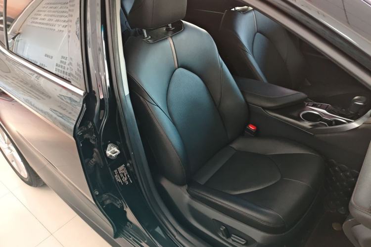 Used Toyota Camry 2021 2.0G Luxury Edition
