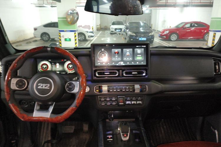 Used 212 T01 2024 2.0T Mechanic
