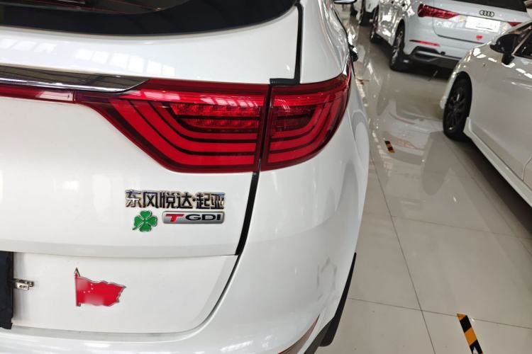 Used Kia KX5 2016 1.6T Automatic Two-Wheel Drive DLX Right Rear Taillight