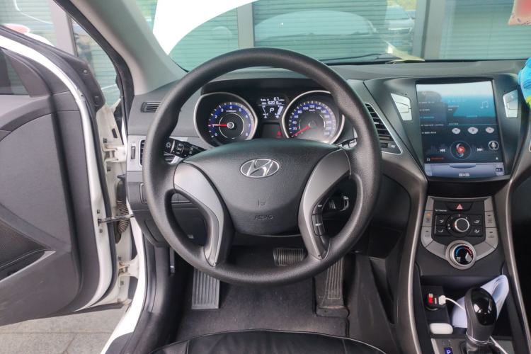 Used Hyundai Elantra (5th Generation / Langdong) 2016 1.6L Automatic Smart Version
