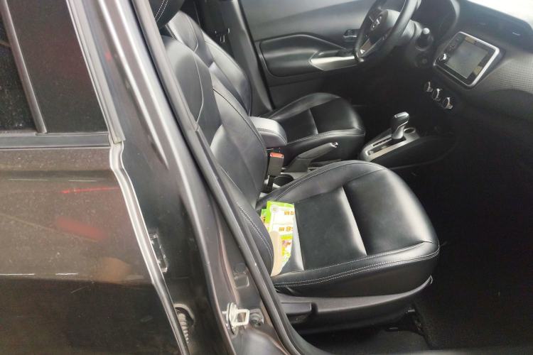 Used Nissan Kicks 2019 1.5L CVT Cool Enjoy Edition Right Front Seat