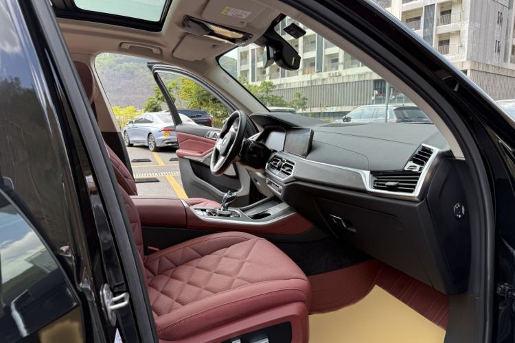 Used BMW X5 2022 Restyled xDrive 30Li Luxury Version M Sport Package
