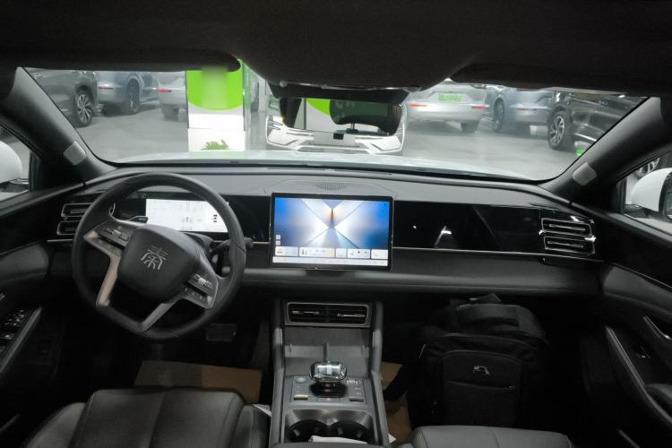 Used BYD Qin L 2025 DM-i Smart Drive 120KM Superior Model Center Console