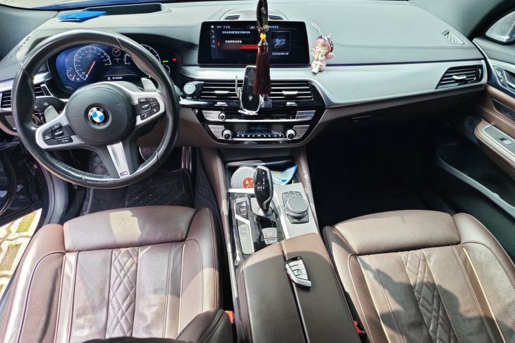 Used BMW 6 Series GT 2019 630i M Sport Touring Edition Center Console