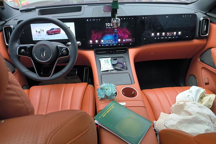 Used Hima AITO M8 2025 Extended-Range Max+ Version 53.4 kWh 6-Seater Edition Center Console