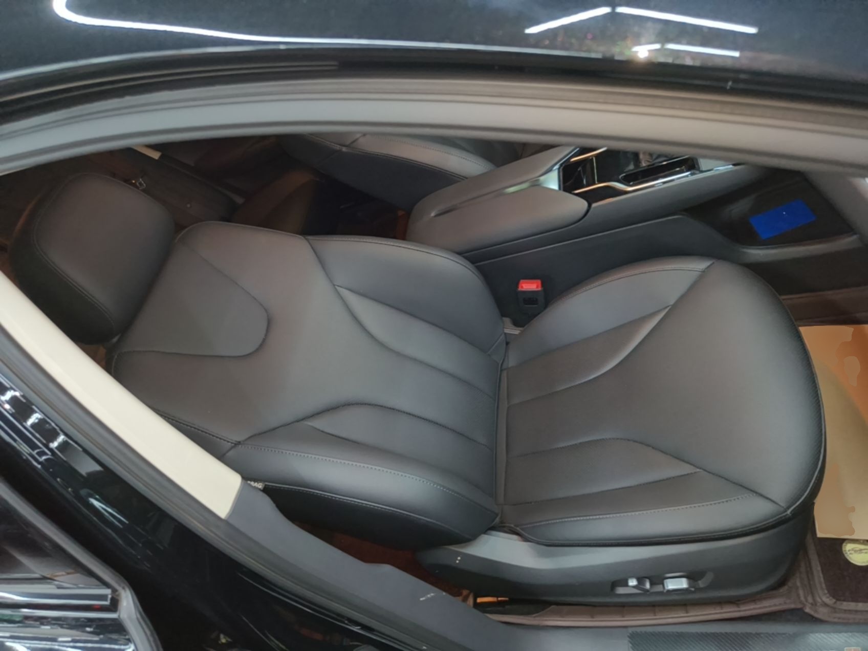 Hongqi E-QM5 2024 610 km PLUS — снимка 19