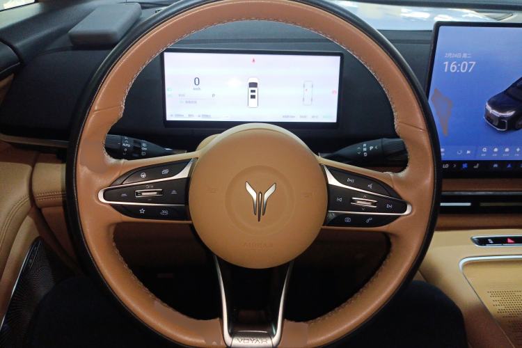 Used VOYAH Dream 2025 PHEV Four-Wheel-Drive Flagship Kunpeng Edition
