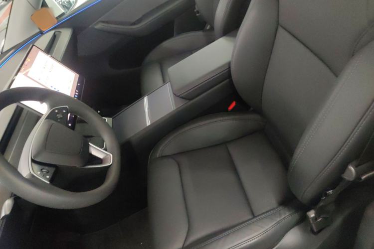 Used Tesla Model Y 2025 Rear-Wheel-Drive Version Left Front Seat