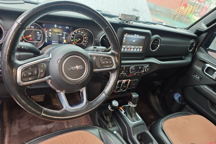 Used Jeep Wrangler 2019 2.0T Sahara Four-Door Version China VI Emission Standard
