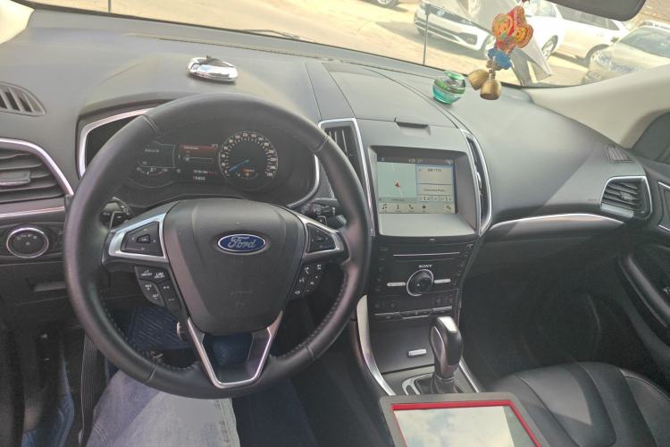 Used Ford Edge 2017 EcoBoost 245 Four-Wheel Drive Sporty 7-Seater Center Console