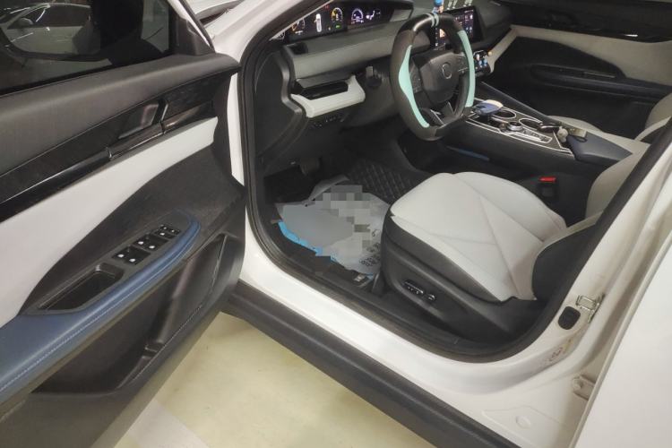 Used Changan UNI-V iDD 2023 ZhiDian iDD 1.5T 113km Smart & Fun Version