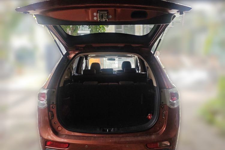 Used Mitsubishi Outlander 2013 2.4L Four-Wheel Drive Luxury Navigation Version 7 Seats