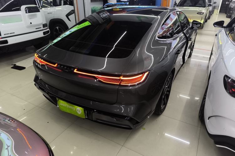 Used Geely Galaxy E8 2024 550 km Range Rear-Wheel-Drive PRO
