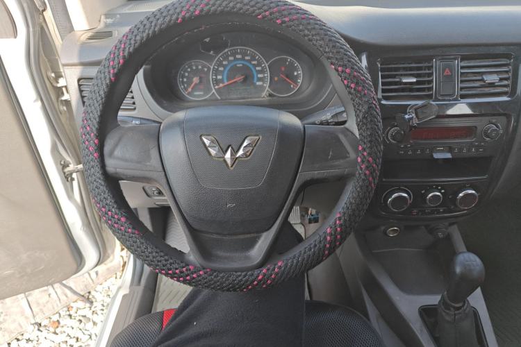 Used Wuling Rongguang V 2016 1.5L Standard Version