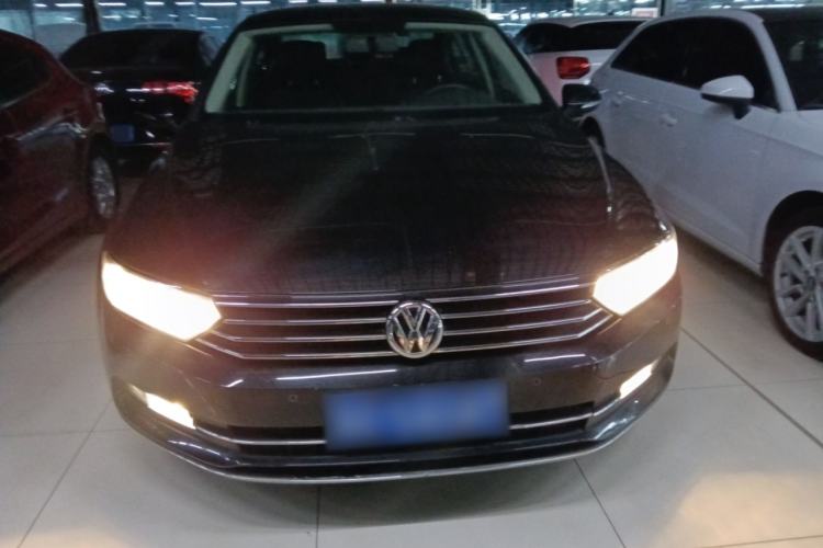 Used Volkswagen Magotan 2017 330TSI DSG Leading Model
