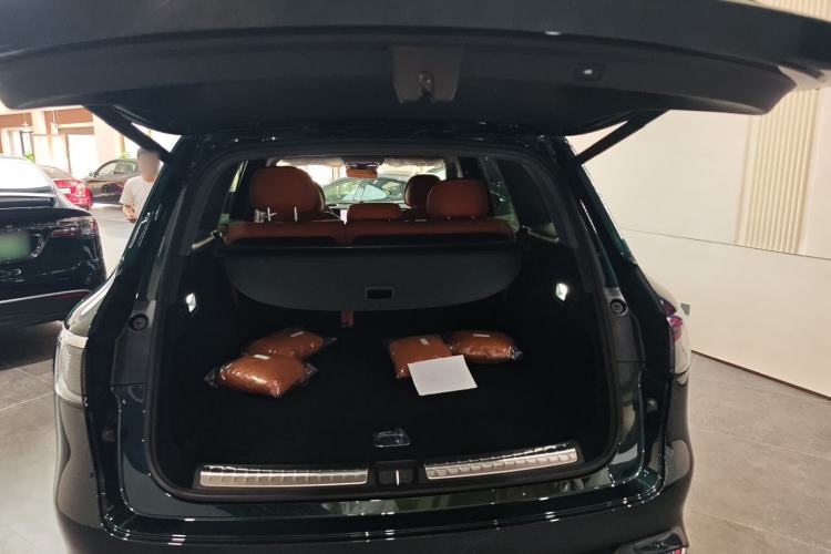 Used Hima AITO M8 2025 Extended-Range Max+ Version 53.4 kWh 5-Seater Edition Trunk