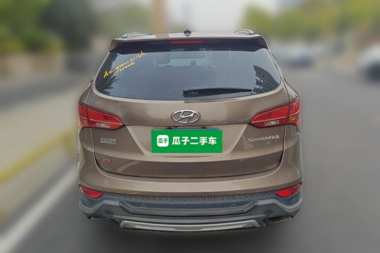 Used Hyundai Santa Fe 2015 2.4L Automatic Two-Wheel Drive Smart Version 5 Seats
