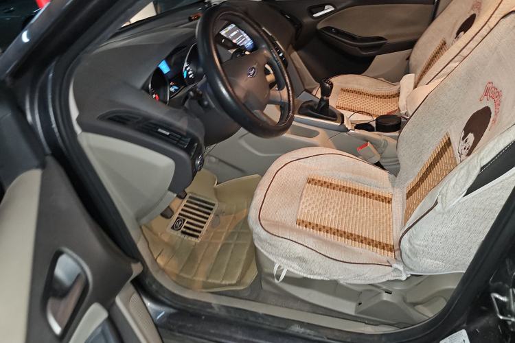 Used Ford Focus 2012 Sedan 1.6L Manual Comfort Model
